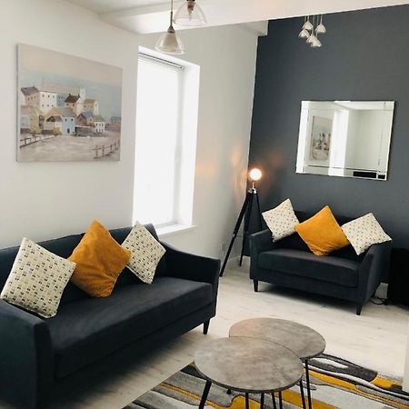 Spacious And Bright Town Centre Apartment Ballycastle Esterno foto