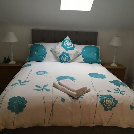 Spacious And Bright Town Centre Apartment Ballycastle Esterno foto