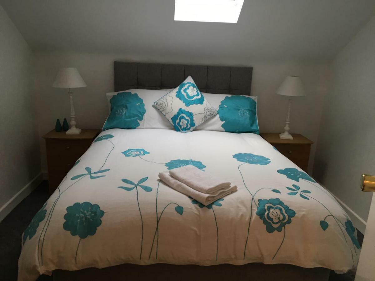 Spacious And Bright Town Centre Apartment Ballycastle Esterno foto