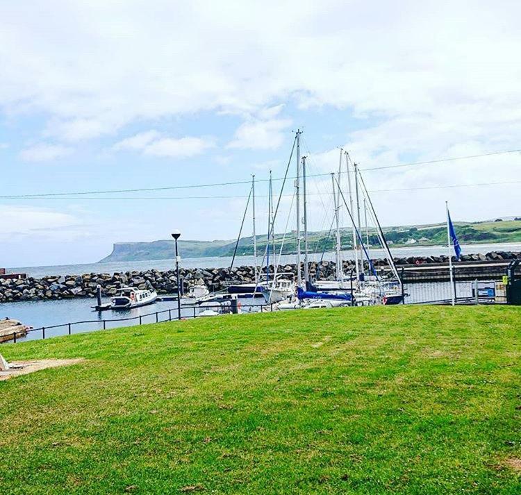Spacious And Bright Town Centre Apartment Ballycastle Esterno foto